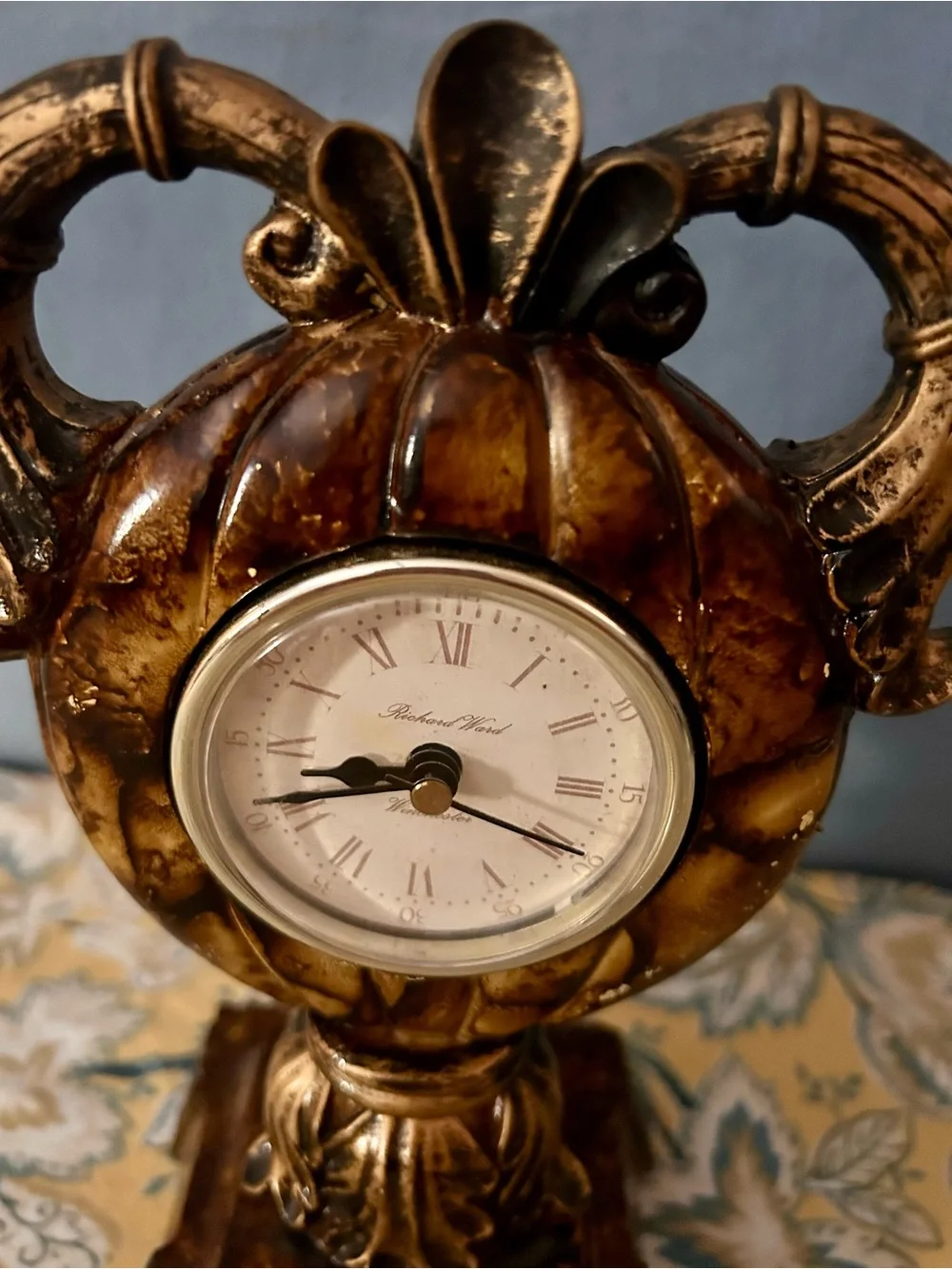 Richard Ward Winchester Vintage Display Decorative Clock